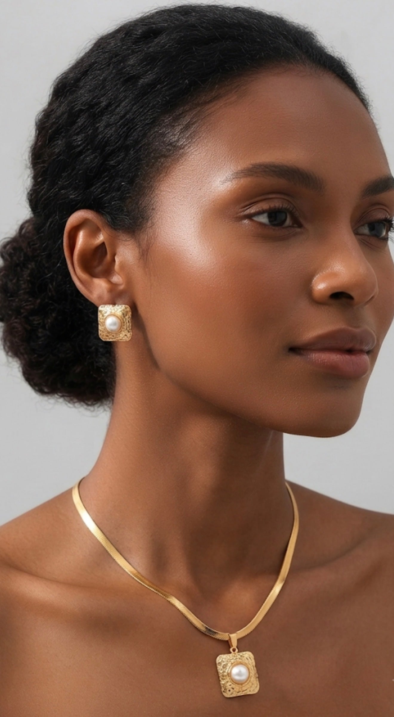 Elegant Square Pearl & Gold Pendant Jewelry Set