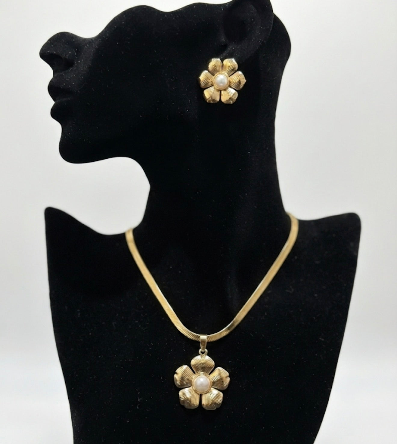 Gold-Tone Floral Pearl Jewelry Set