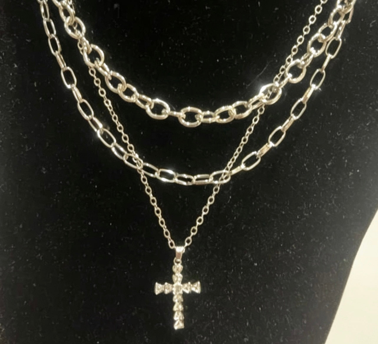 Layered Necklace Silver Cross Pendant – Elegant Statement Piece