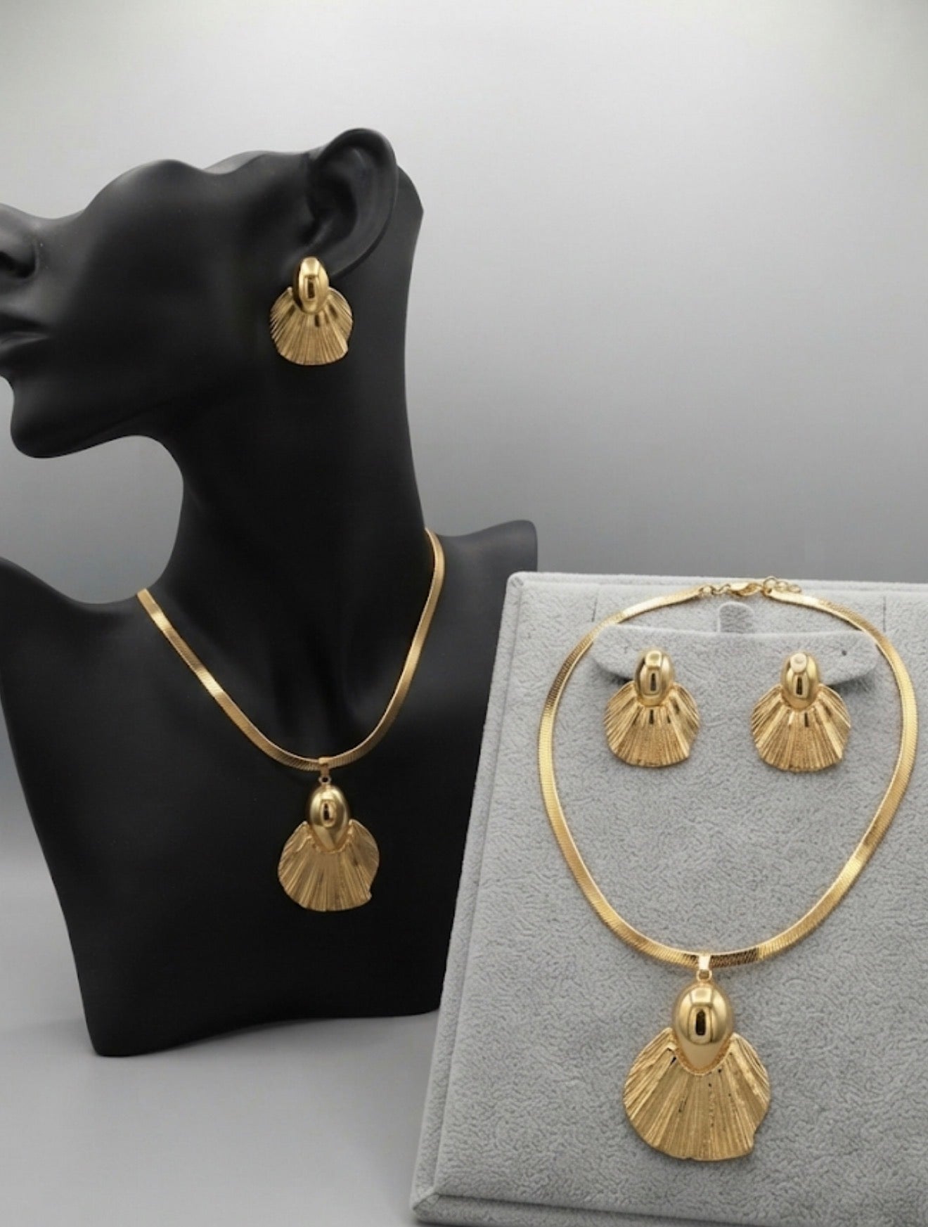 Elegant Gold-Tone Shell Pendant Necklace and Earring Set