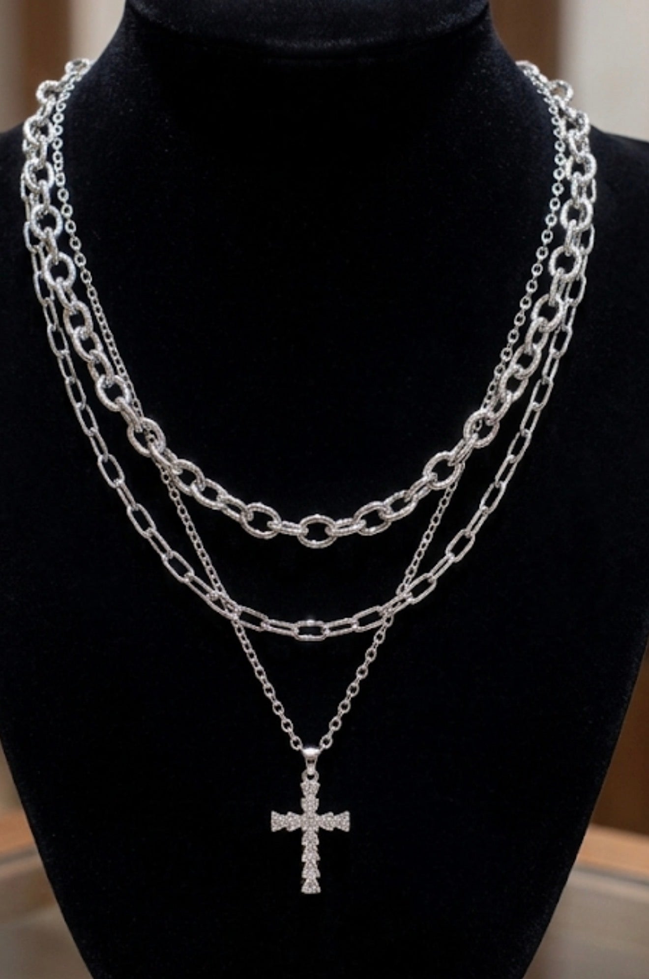 Layered Necklace Silver Cross Pendant – Elegant Statement Piece