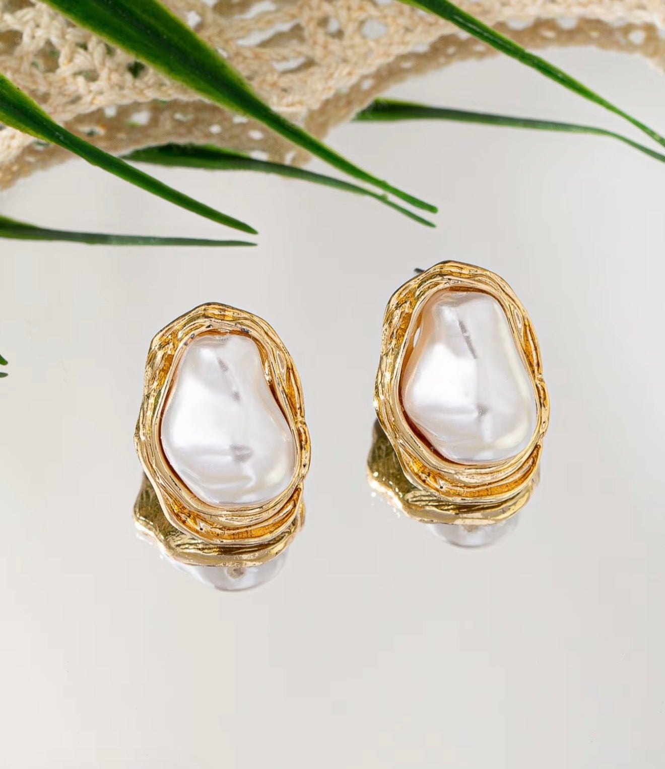 4 Piece Elegant Gold-Tone Pearl Jewelry Set