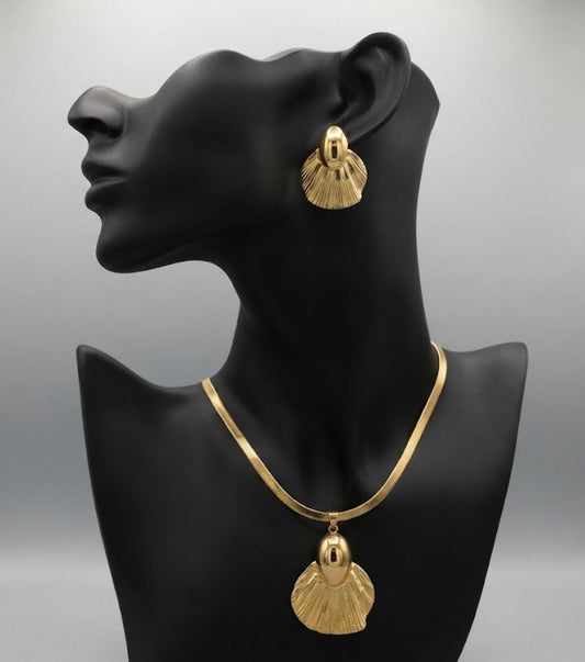 Elegant Gold-Tone Shell Pendant Necklace and Earring Set